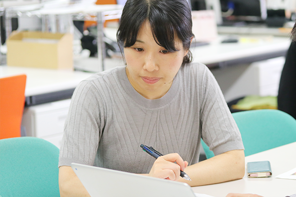 写真：広告運用担当者【静岡支店】