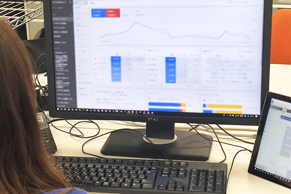 写真：広告運用担当者【浜松本社】