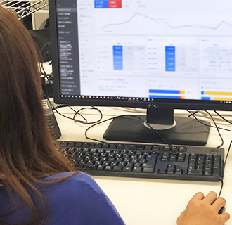 写真：広告運用担当者【浜松本社】